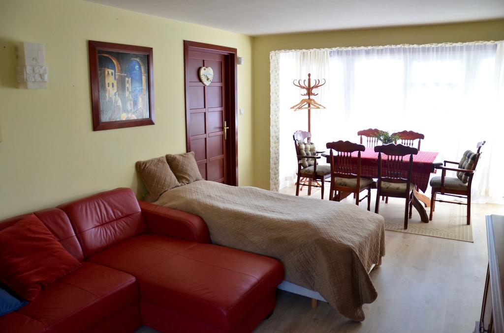 Apartament Field *